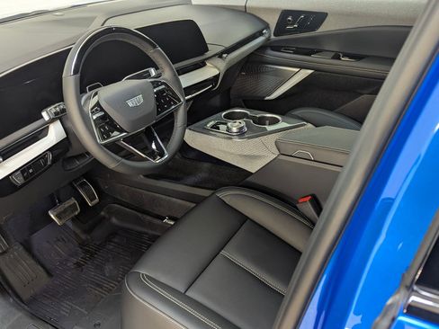 New 2026 Cadillac Optiq Luxury 1 image 4