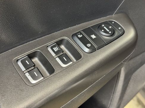 Used 2021 Kia Sportage LX image 9