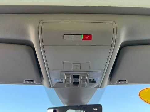 Used 2022 Volkswagen Atlas SEL R-Line image 33