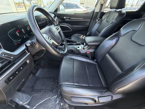 Certified 2024 Kia Telluride LX FWD image 15