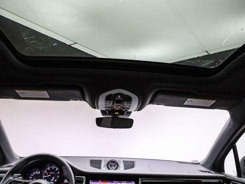 Used 2025 Porsche Macan Turbo image 20