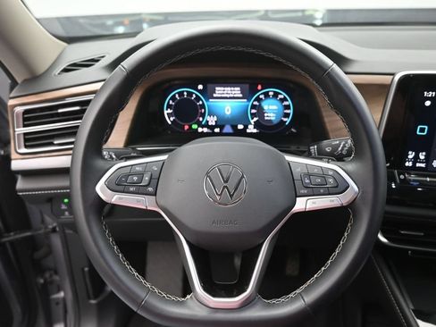 Used 2025 Volkswagen Atlas SE AWD/4WD image 6