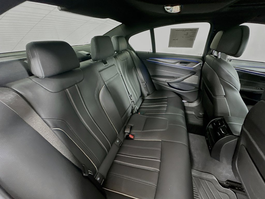 Used 2023 BMW M550i xDrive w/ Shadowloine Package AWD/4WD image 34
