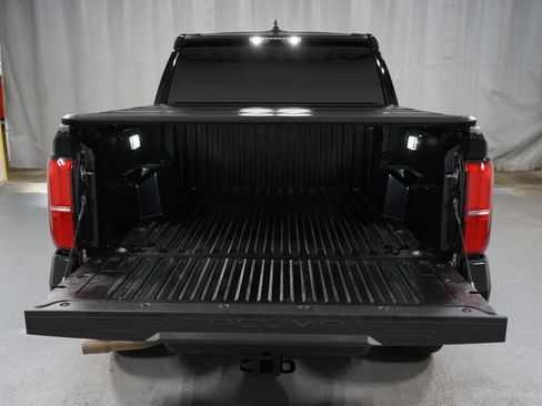 Certified 2025 Toyota Tacoma SR5 AWD/4WD image 35