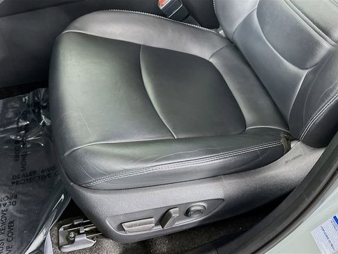 Used 2020 Toyota RAV4 XLE Premium image 27