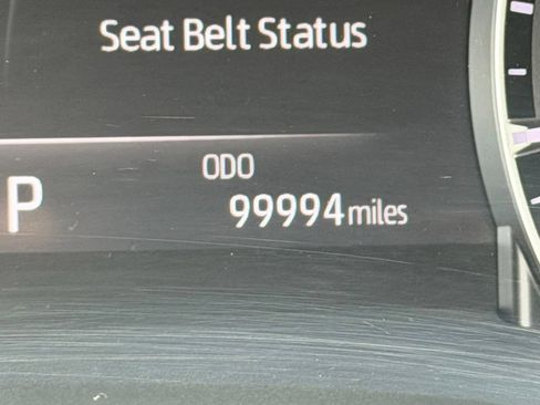 Used 2020 Toyota Highlander XLE AWD/4WD image 4