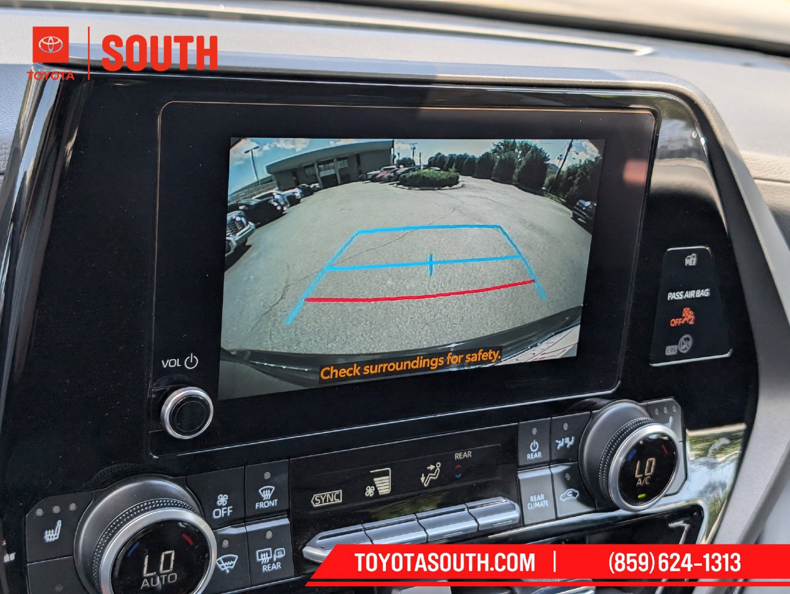 Used 2025 Toyota Highlander XLE AWD/4WD image 23