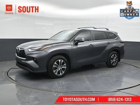 Used 2024 Toyota Highlander XLE AWD/4WD image 6