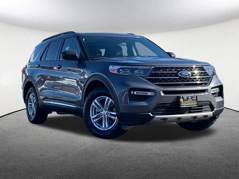 Used 2022 Ford Explorer XLT w/ Equipment Group 202A image 2
