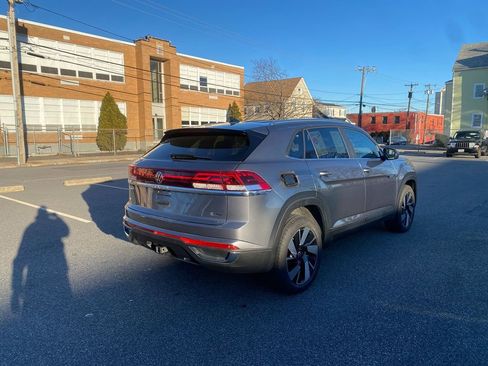 Used 2024 Volkswagen Atlas Cross Sport SE image 5