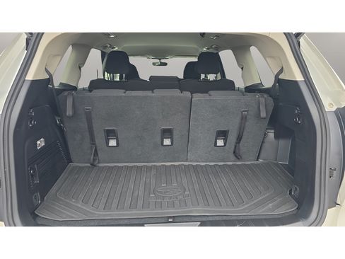 Used 2022 Subaru Ascent Premium w/ Convenience Package AWD/4WD image 9
