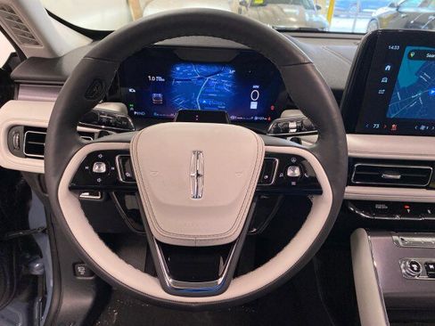 New 2026 Lincoln Aviator AWD w/ Jet Appearance Package image 18