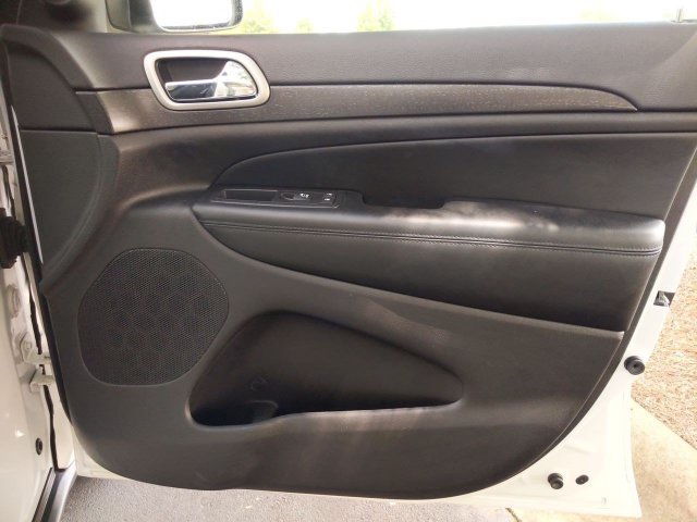Certified 2018 Jeep Grand Cherokee Laredo RWD image 35