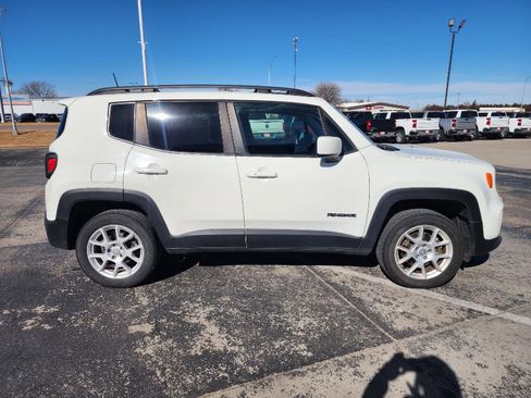 Used 2020 Jeep Renegade Latitude w/ Cold Weather Group image 4