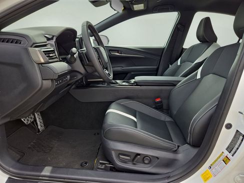 Used 2025 Toyota Camry SE FWD image 13