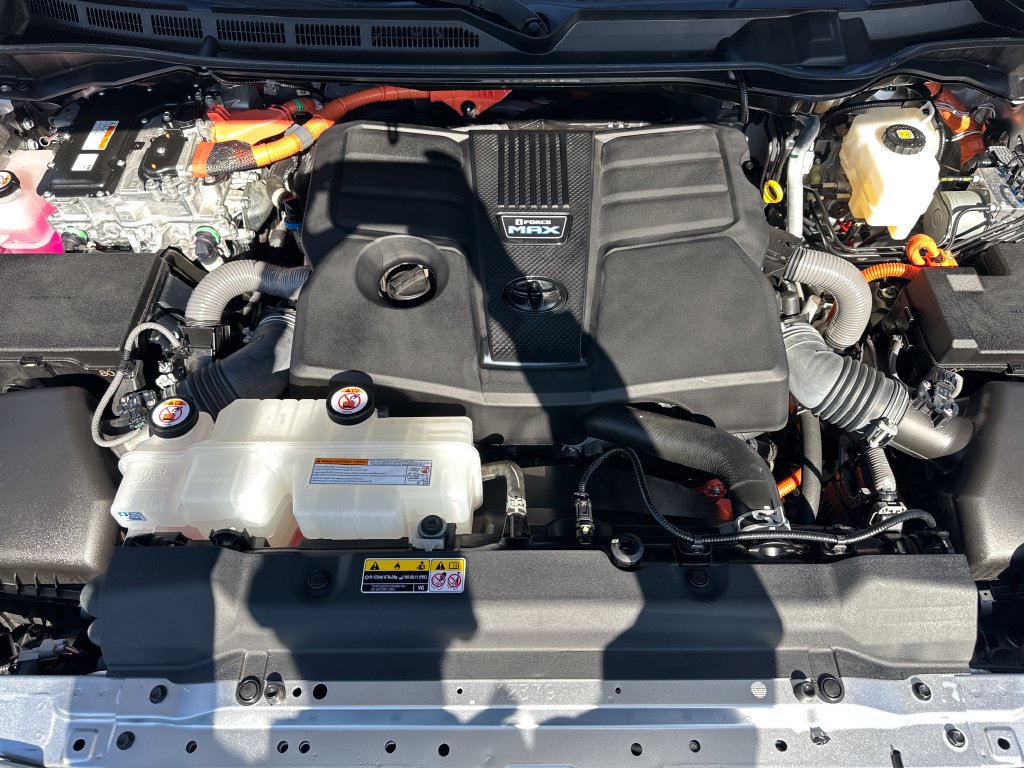 Used 2024 Toyota Tundra Capstone AWD/4WD image 28