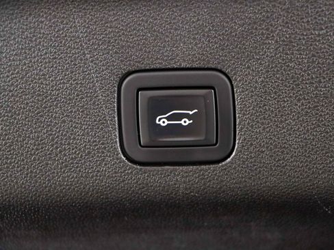 Used 2023 GMC Yukon XL Denali AWD/4WD image 35