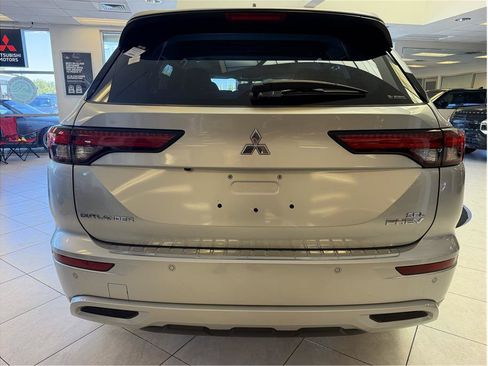 Used 2025 Mitsubishi Outlander 4WD Plug-In Hybrid image 5