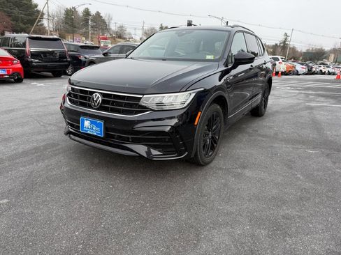 Used 2022 Volkswagen Tiguan SE R-Line image 2