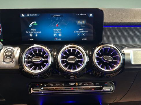 Used 2022 Mercedes-Benz GLB 250 4MATIC image 29