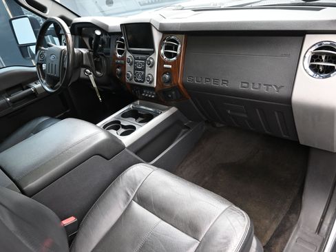 Used 2015 Ford F250 Lariat w/ Lariat Ultimate Package image 39