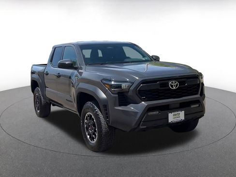 Used 2025 Toyota Tacoma TRD Off-Road AWD/4WD image 3
