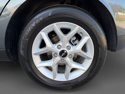 Used 2025 Kia Soul LX w/ LX Technology Package FWD image 11