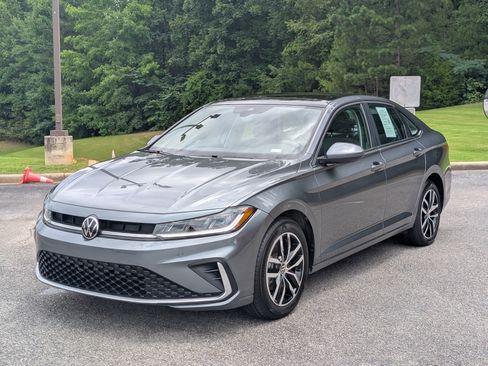 Used 2025 Volkswagen Jetta SE w/ Sunroof Package FWD image 5