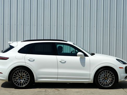 Used 2020 Porsche Cayenne Turbo image 57