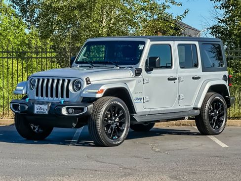 Used 2023 Jeep Wrangler Unlimited Sahara w/ Cold Weather Group AWD/4WD image 7