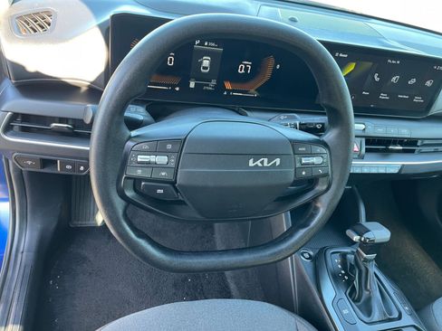 Used 2025 Kia K4 LXS image 27