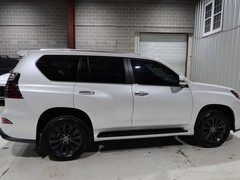Used 2023 Lexus GX 460 Premium w/ Accessory Package AWD/4WD image 4