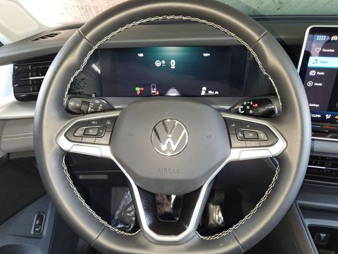 Used 2026 Volkswagen Tiguan SE AWD/4WD image 23
