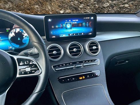 Used 2021 Mercedes-Benz GLC 300 4MATIC image 6