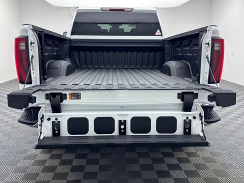 Used 2025 GMC Sierra 3500 SLT AWD/4WD image 10