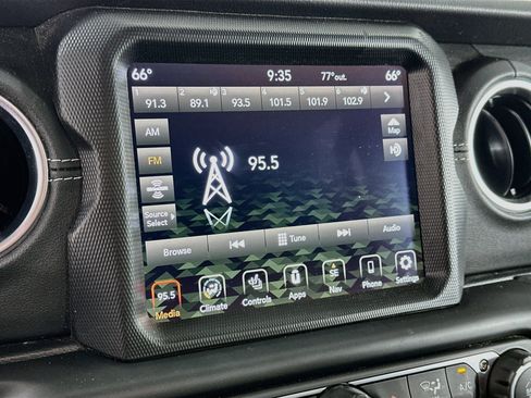 Used 2023 Jeep Wrangler Unlimited Sahara w/ Cold Weather Group AWD/4WD image 21