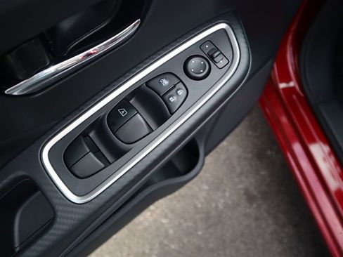 New 2025 Nissan Versa SR w/ Trunk Package image 18