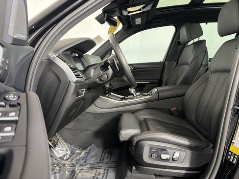 Used 2022 BMW X5 M50i w/ Executive Package image 6
