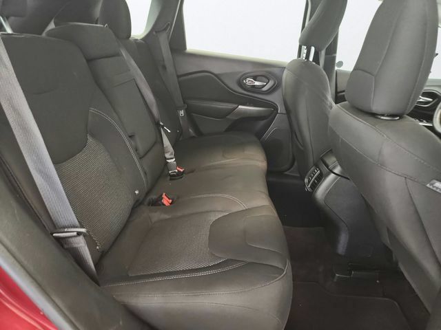 Used 2019 Jeep Cherokee Latitude w/ Popular Appearance Group FWD image 23