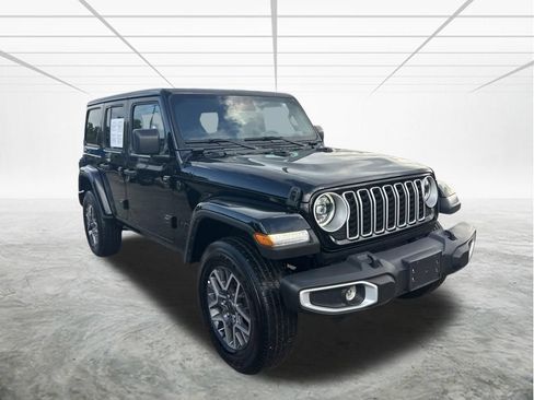 Used 2025 Jeep Wrangler Unlimited Sahara AWD/4WD image 2