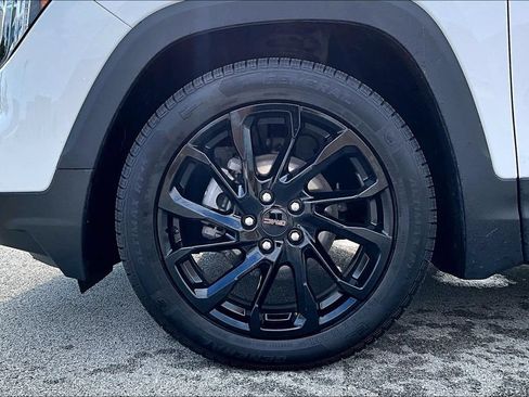 Used 2024 GMC Terrain SLE w/ Elevation Edition FWD image 9