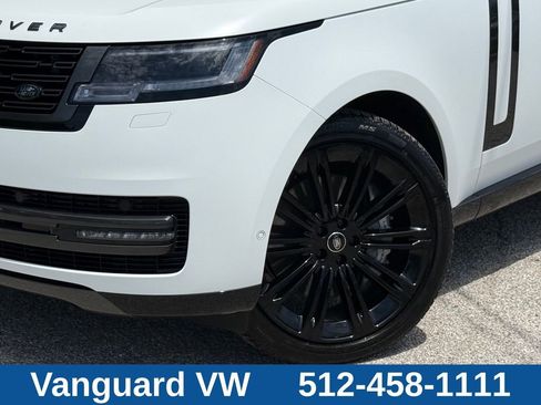 Used 2025 Land Rover Range Rover SE AWD/4WD image 3