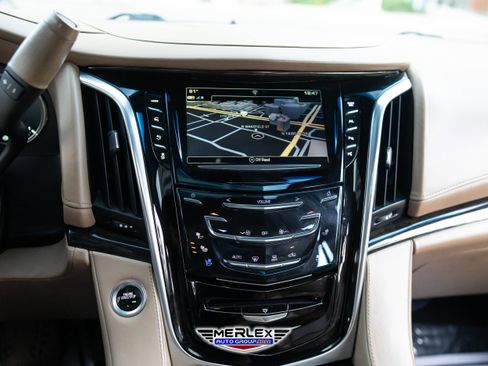 Used 2019 Cadillac Escalade ESV Platinum image 31