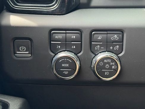 Certified 2023 GMC Sierra 1500 AT4 w/ Technology Package AWD/4WD image 32