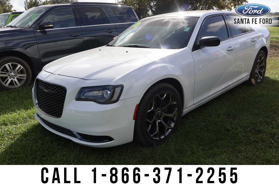 Used 2018 Chrysler 300 Touring w/ Sport Appearance Package RWD image 1