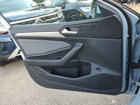 Certified 2025 Volkswagen Jetta SE FWD image 35