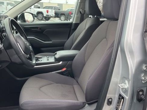 Used 2023 Toyota Highlander LE AWD/4WD image 24