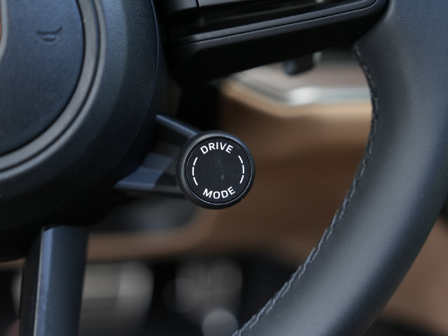 Certified 2026 Porsche Cayenne AWD/4WD image 18