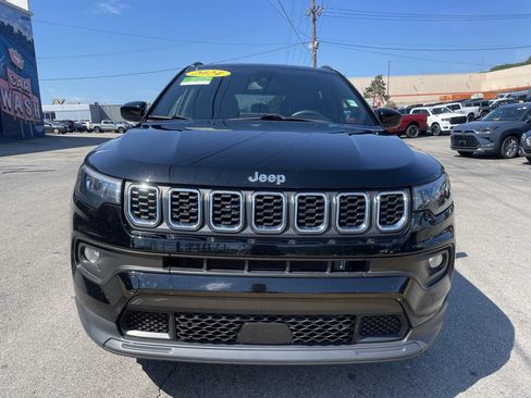 Used 2024 Jeep Compass Latitude AWD/4WD image 5