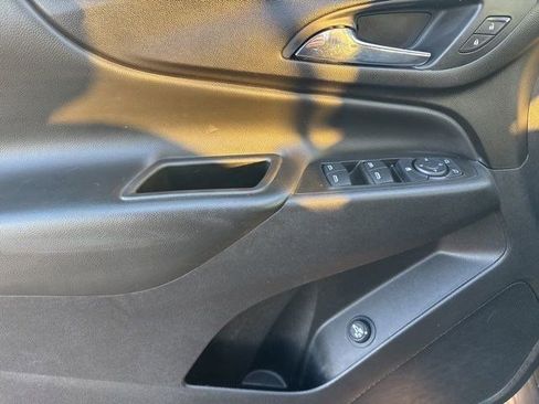 Used 2021 Chevrolet Equinox LT image 13